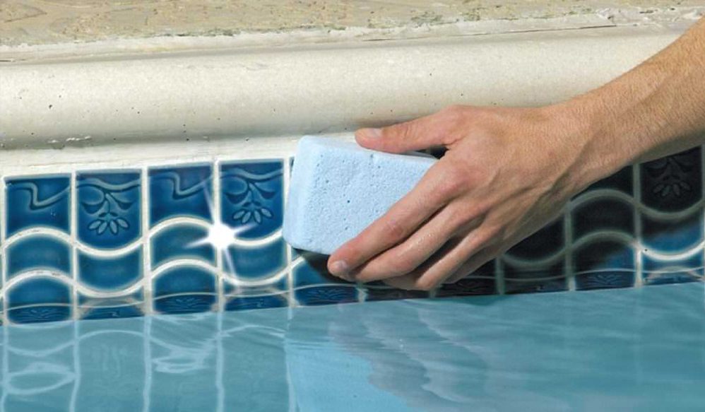 swimming-pool-tile-cleaning